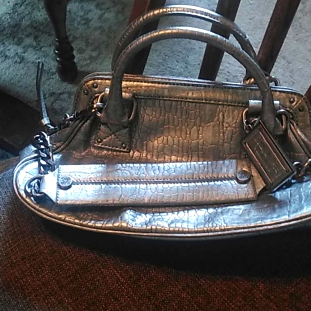 Simply Vera satchel, textured silver